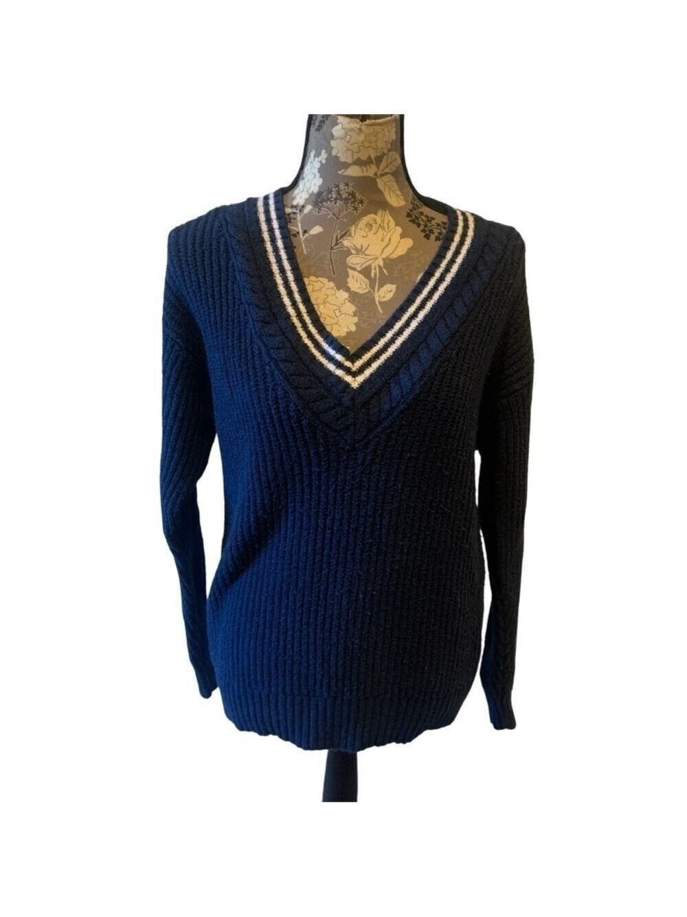 AMERICAN EAGLE Navy Blue V Neck Knit Sweater small